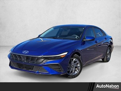 Used 2024 Hyundai Elantra SEL image 1