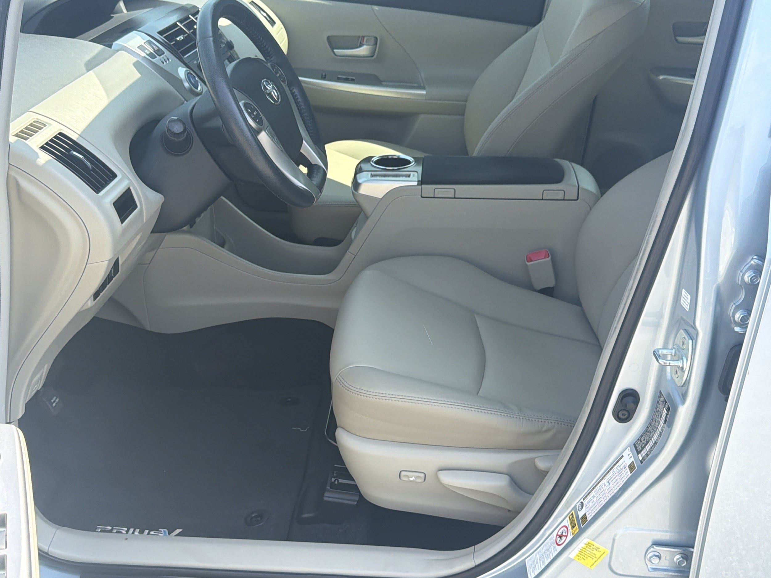 Used 2013 Toyota Prius V Five FWD image 9