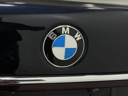 Used 2021 BMW 750i xDrive w/ Executive Package AWD/4WD image 38