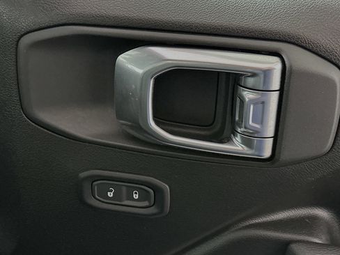 Used 2025 Jeep Wrangler Unlimited Rubicon 4xe image 28