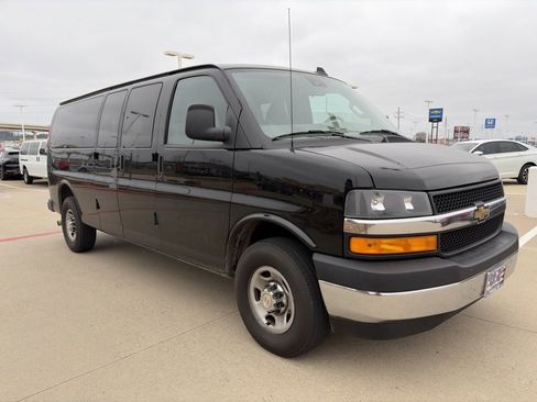Used 2024 Chevrolet Express 3500 LT w/ LT Preferred Equipment Group image 4