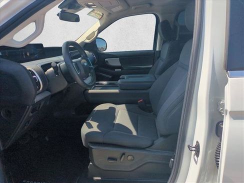 Used 2025 Ford Expedition Active RWD image 16