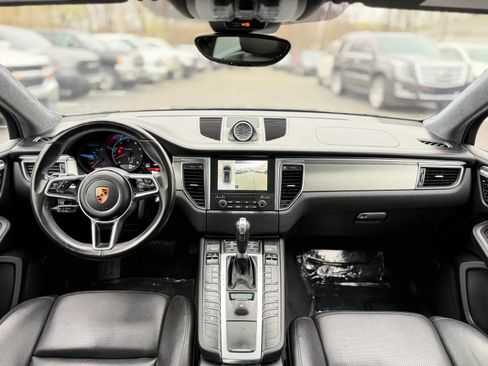 Used 2018 Porsche Macan Turbo image 21