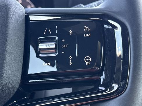 Used 2024 Land Rover Range Rover Evoque S AWD/4WD image 19