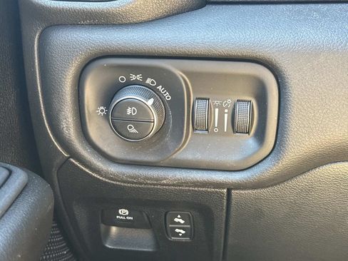 Used 2025 RAM 1500 Big Horn AWD/4WD image 25