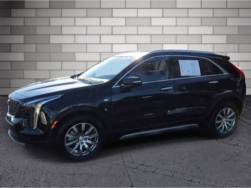 Used 2022 Cadillac XT4 Premium Luxury w/ Enhanced Visibility Package image 2