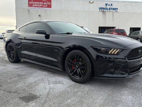 Used 2017 Ford Mustang Coupe image 3
