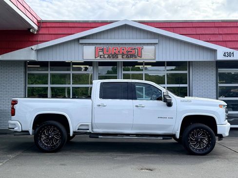 Used 2021 Chevrolet Silverado 2500 High Country w/ Z71 Off-Road Package AWD/4WD image 2