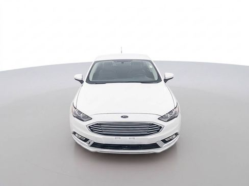 Used 2018 Ford Fusion SE w/ Equipment Group 201A FWD image 2