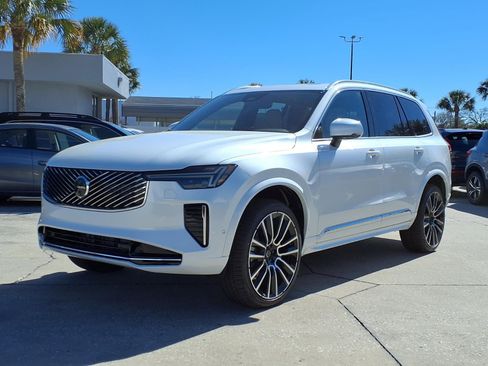 New 2026 Volvo XC90 B5 Plus image 3