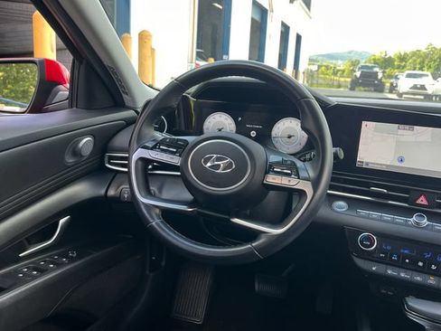 Used 2022 Hyundai Elantra Limited FWD image 18
