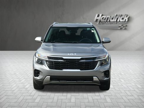 Used 2025 Kia Seltos EX FWD image 6
