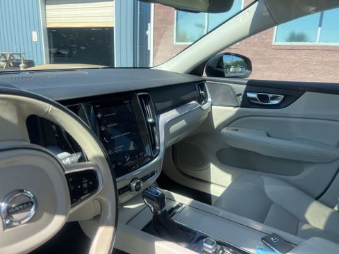 Used 2020 Volvo S60 T6 Momentum AWD/4WD image 10