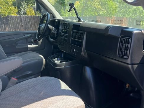 Used 2015 Chevrolet Express 2500 RWD image 15