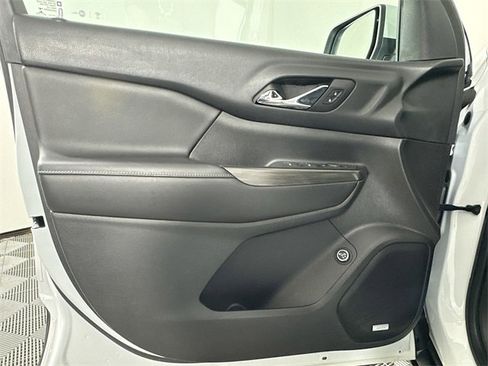 Used 2018 GMC Acadia SLT image 13