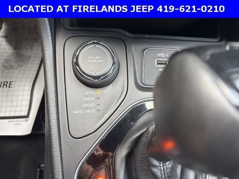 Used 2020 Jeep Cherokee Latitude Plus image 18