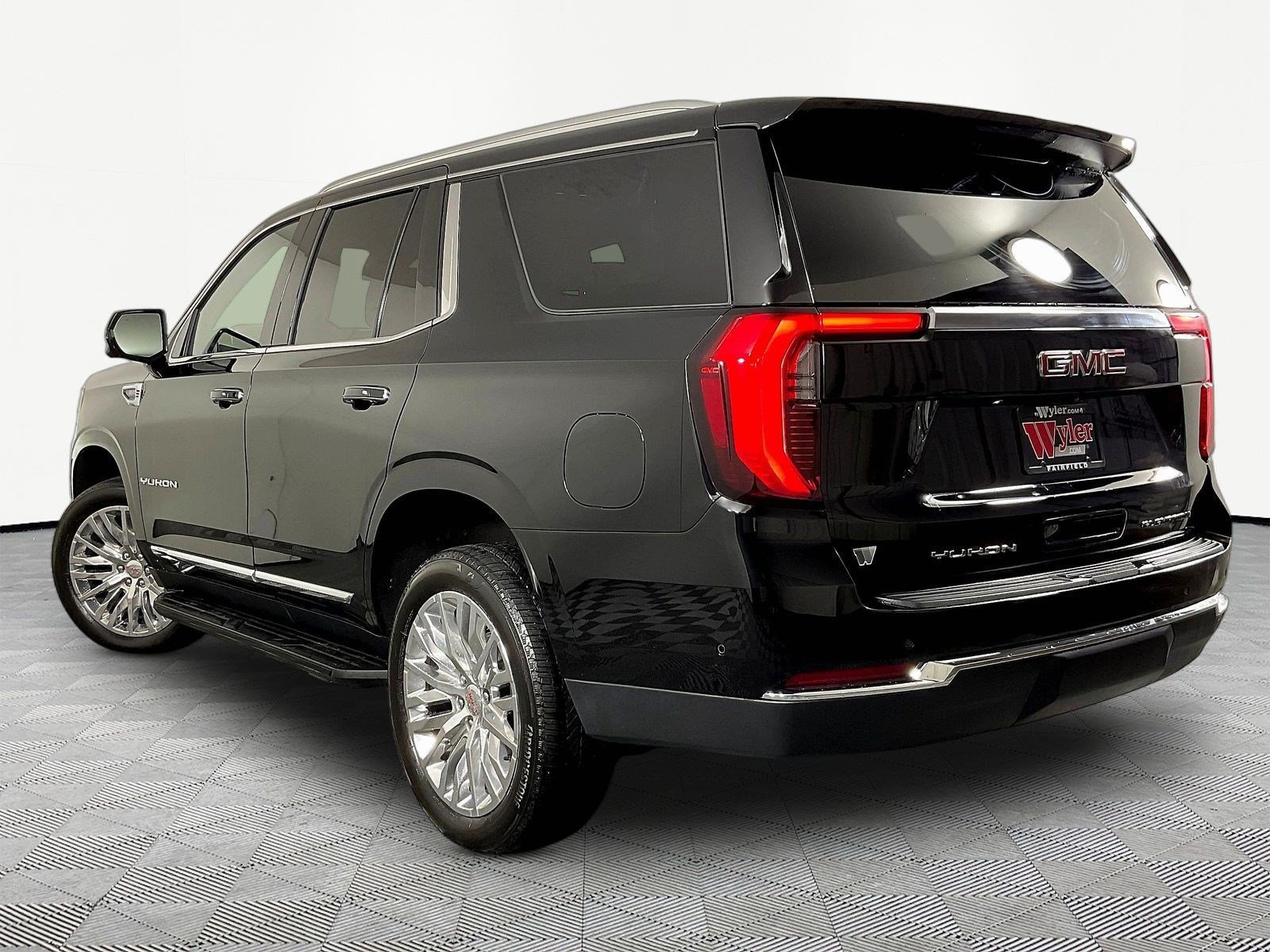 Used 2025 GMC Yukon Elevation AWD/4WD image 4