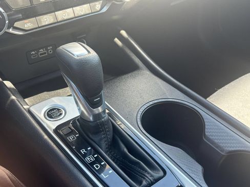 Used 2025 Nissan Altima 2.5 SV FWD image 38
