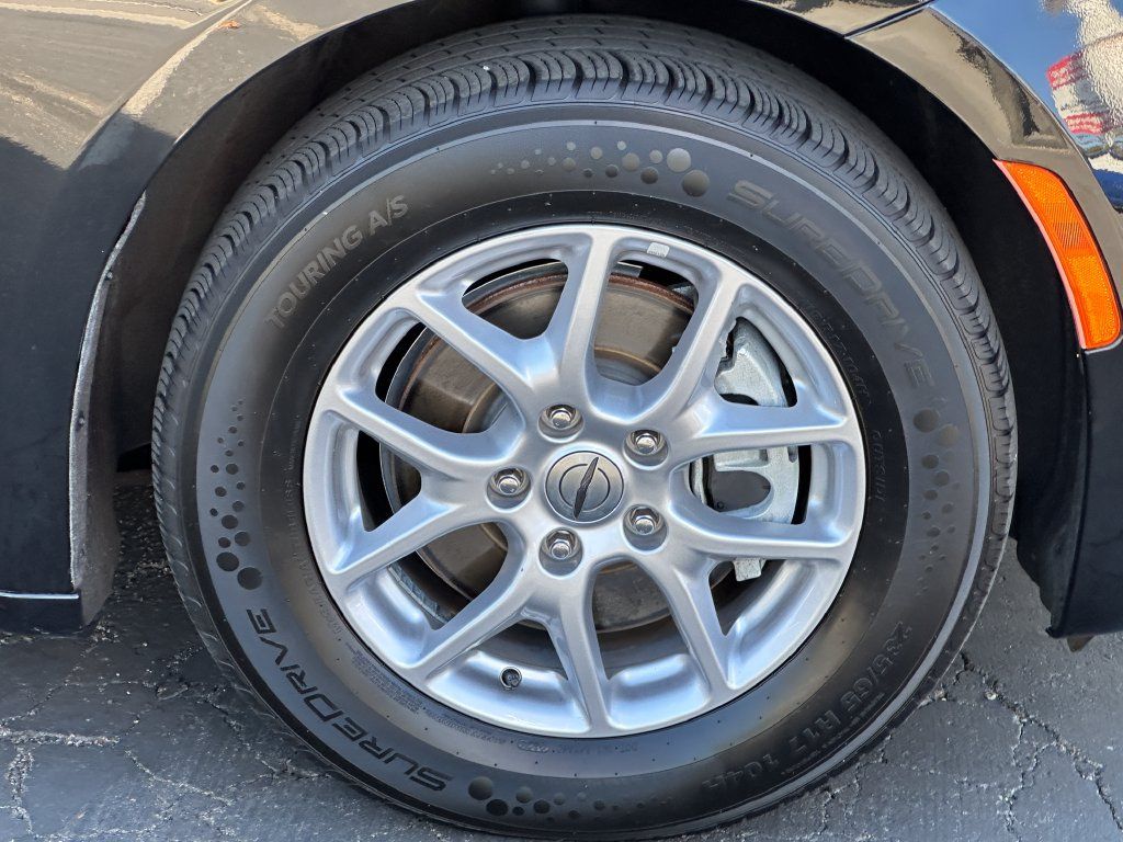 Used 2023 Chrysler Pacifica Touring-L FWD image 14