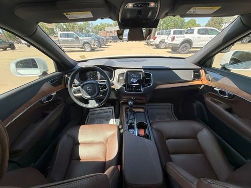 Used 2022 Volvo XC90 T6 Momentum w/ Advanced Package AWD/4WD image 9
