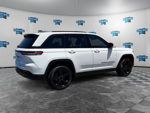 Certified 2023 Jeep Grand Cherokee Altitude AWD/4WD image 6