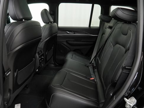 New 2025 Jeep Grand Cherokee Limited w/ Trailer Tow Package image 17