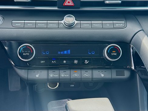New 2026 Hyundai Elantra Limited FWD image 12