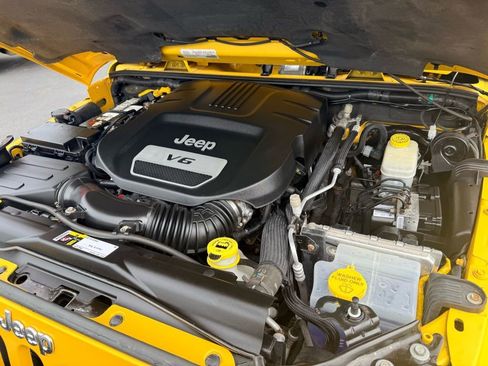 Used 2015 Jeep Wrangler Unlimited Sahara w/ Connectivity Group image 36