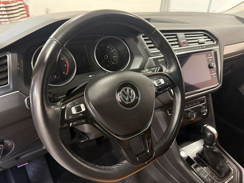 Used 2018 Volkswagen Tiguan SE w/ Panoramic Sunroof Package AWD/4WD image 18