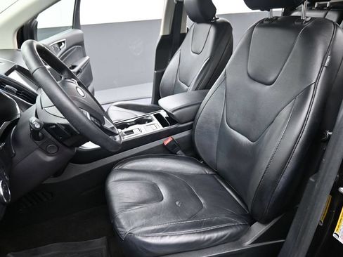Used 2019 Ford Edge Titanium w/ Cold Weather Package AWD/4WD image 10
