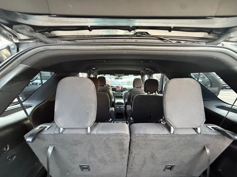 Used 2020 Ford Explorer XLT image 18