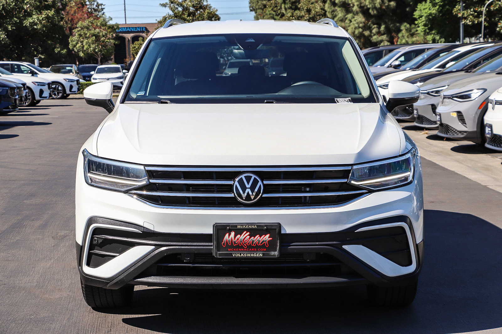 Used 2023 Volkswagen Tiguan SE FWD image 2
