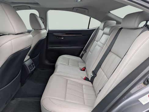 Used 2016 Lexus ES 350 w/ Luxury Package w/Wood Trim FWD image 17