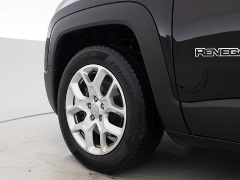 Used 2016 Jeep Renegade Latitude FWD image 17