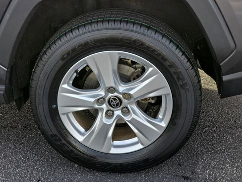 Used 2021 Toyota RAV4 XLE image 32