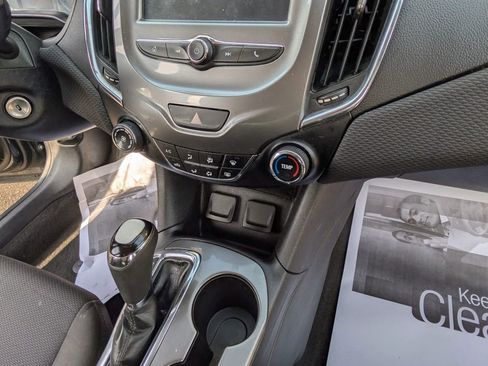 Used 2018 Chevrolet Cruze LT image 17