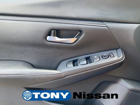 Used 2025 Nissan Sentra SV FWD image 13