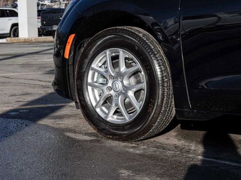 New 2026 Chrysler Voyager LX image 9