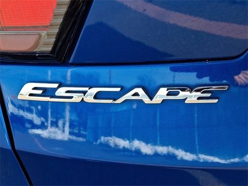 Certified 2018 Ford Escape SE w/ SE Sport Appearance Package image 29