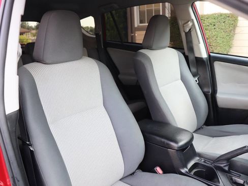 Used 2015 Toyota RAV4 LE AWD/4WD image 19