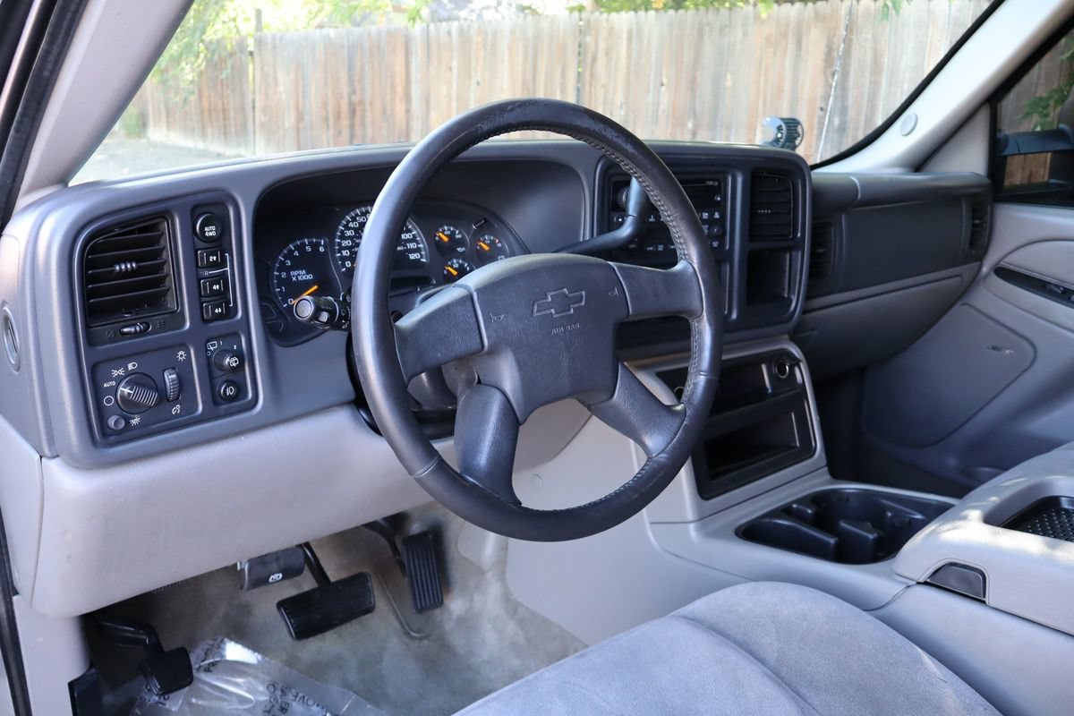 Used 2004 Chevrolet Suburban LS w/ Preferred Equipment Group AWD/4WD image 15