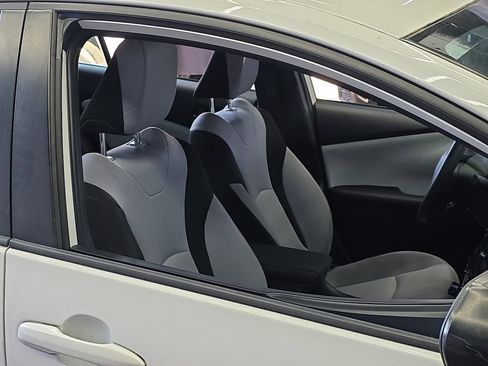 Used 2019 Toyota Prius L Eco FWD image 24