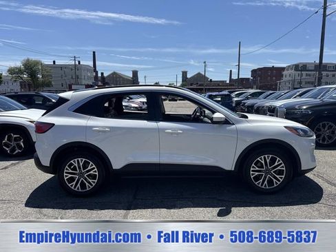 Used 2021 Ford Escape SEL w/ Technology Package AWD/4WD image 3