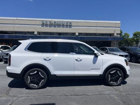 Used 2024 Kia Telluride EX w/ EX Captain's Chair Package FWD image 6