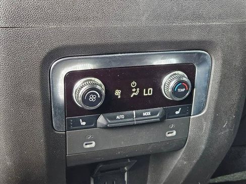 Used 2021 GMC Yukon Denali w/ Denali Premium Package AWD/4WD image 17