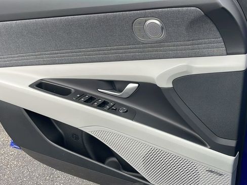 New 2025 Hyundai Elantra Limited image 27