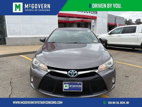 Used 2017 Toyota Camry SE w/ Moonroof Package image 10