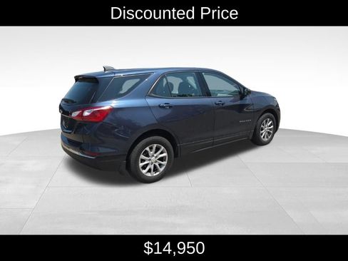 Used 2018 Chevrolet Equinox LS FWD image 3