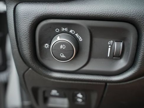 Used 2022 RAM 1500 Big Horn AWD/4WD image 32