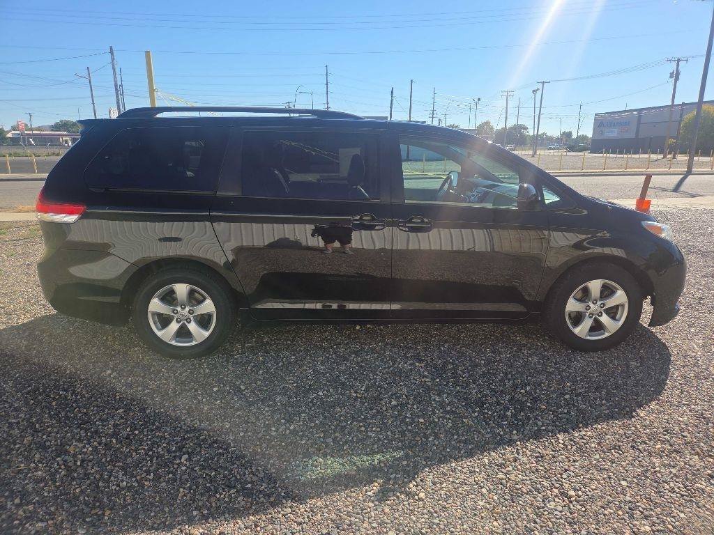 Used 2014 Toyota Sienna LE FWD image 6
